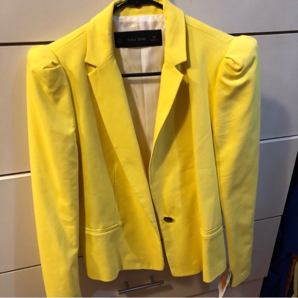 ISO: Yellow Zara blazer w/ structured shoulders